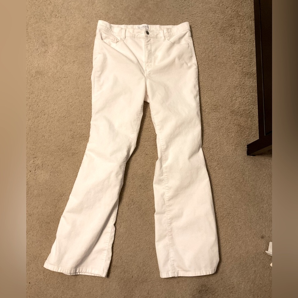 LOFT Slim Flare Pants in Corduroy Size 31/12 in Whisper White